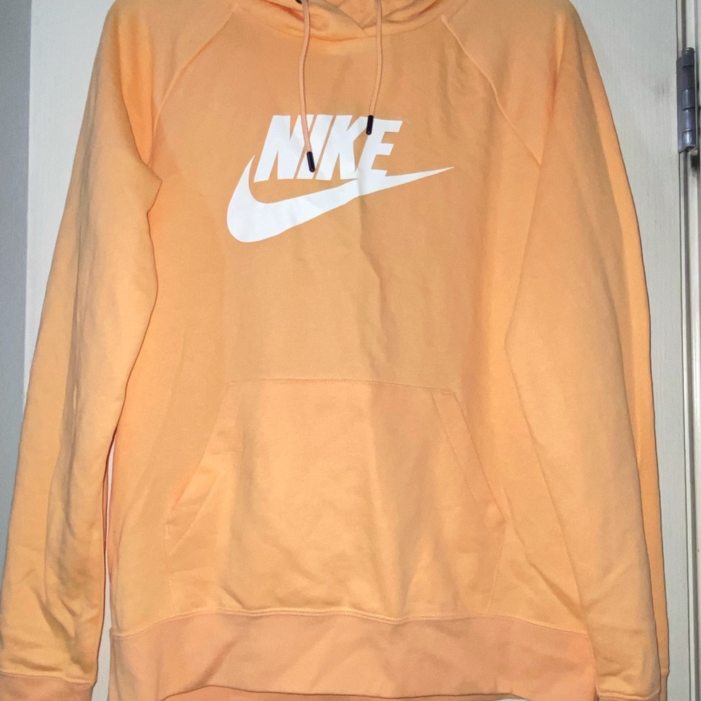 New medium orange women’s Nike sweatshirt🧡